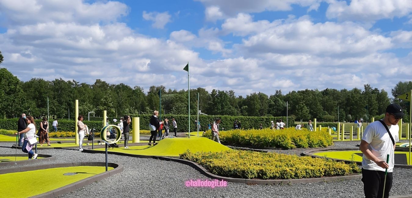 Adventuregolf in Norderstedt nahe Hamburg. Blick auf die Bahnen