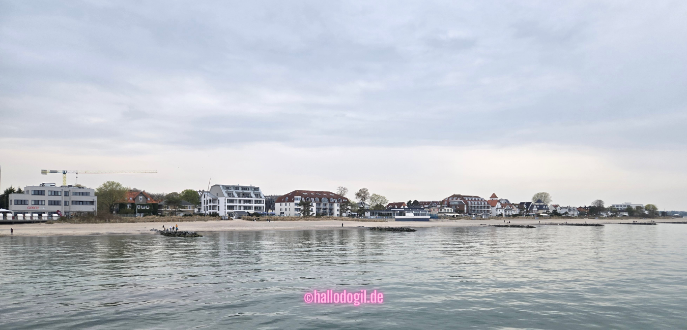 Ausblick auf den Ostseestrand von Niendorf in Schleswig-Holstein