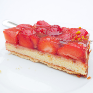 Dieser Kuchen mit Erdbeeren ist im Sommer ein typischer und beliebter Kuchen in Deutschland. 
