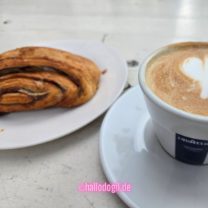 Klassisches Franzbrötchen bei Cafe May
